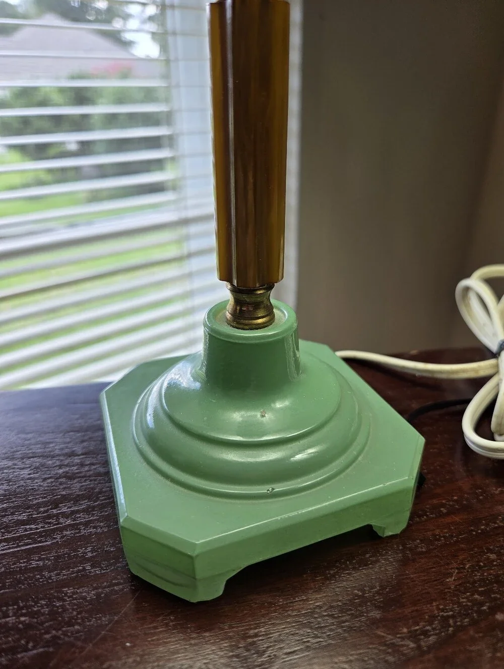 Antique Art Deco 1930's Bakelite And Jadeite Lampa